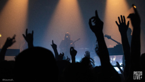 Pvris à la Machine du Moulin Rouge