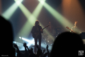 Pvris à la Machine du Moulin Rouge