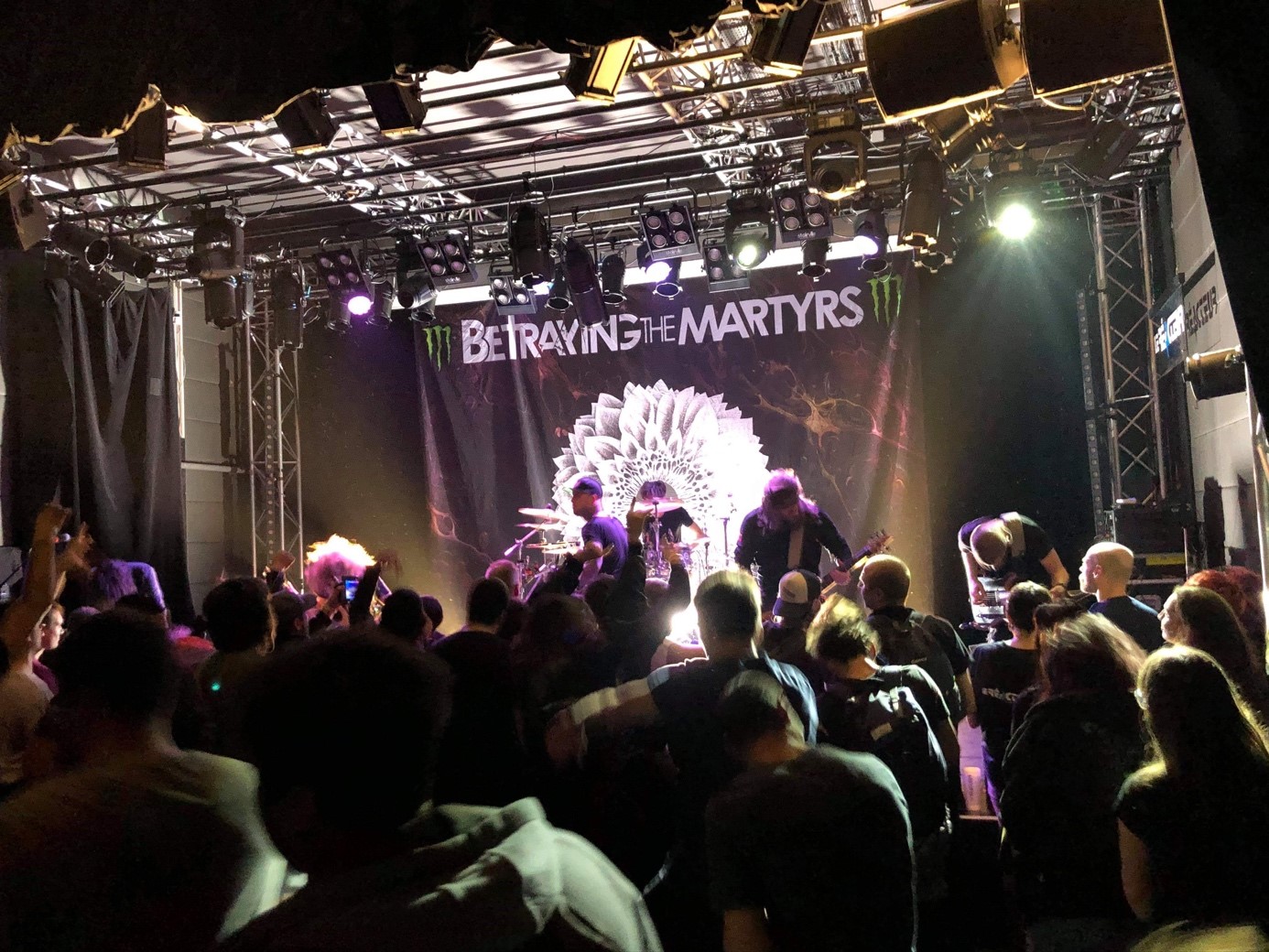 Betraying the Martyrs en pleine action à Issy