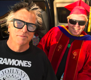 Remise des diplômes du PHD pour Dexter Holland