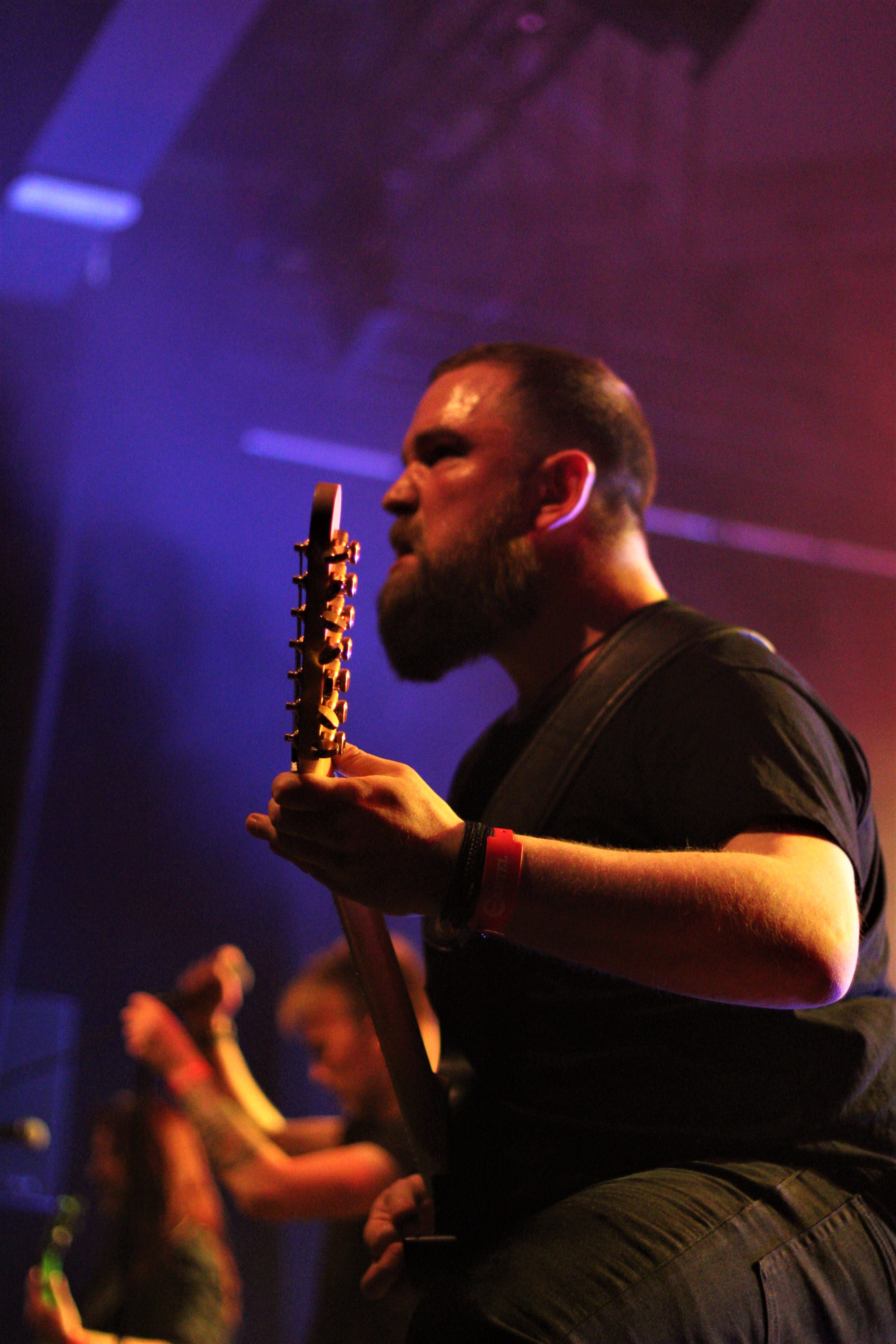 Guitariste de Stengah à la Warm Up Rennes