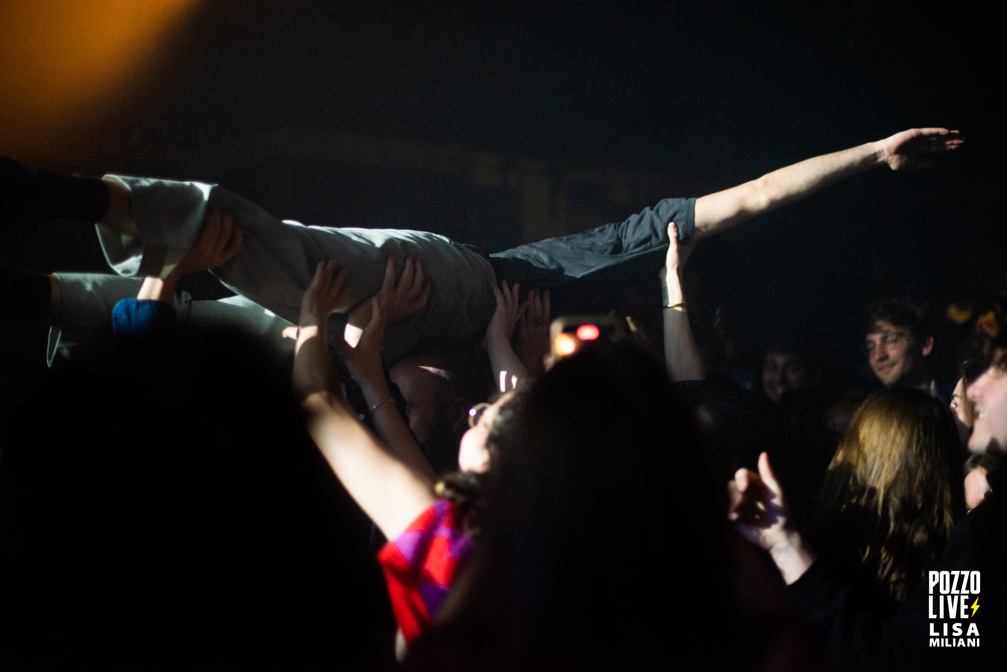 Max dans la foule